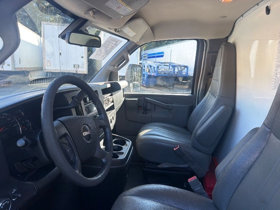 Light Duty Box Truck-Light and Medium Duty Trucks-GMC-2021-Savana G33903-Pensacola-FL-89,701\n\t\tmiles-$ 32,000 - Image 19