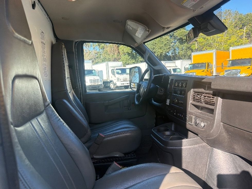 Light Duty Box Truck-Light and Medium Duty Trucks-GMC-2021-Savana G33903-Pensacola-FL-89,701\n\t\tmiles-$ 32,000 - Image 22