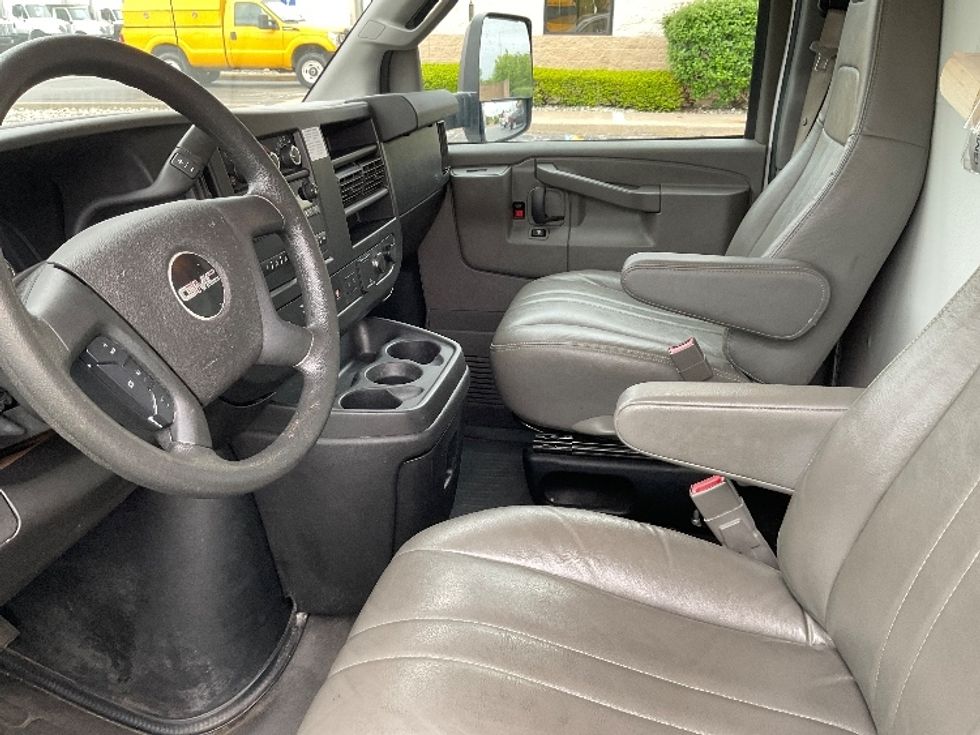 Light Duty Box Truck-Light and Medium Duty Trucks-GMC-2021-Savana G33903-Perrysburg-OH-95,077\n\t\tmiles-$ 29,750 - Image 19