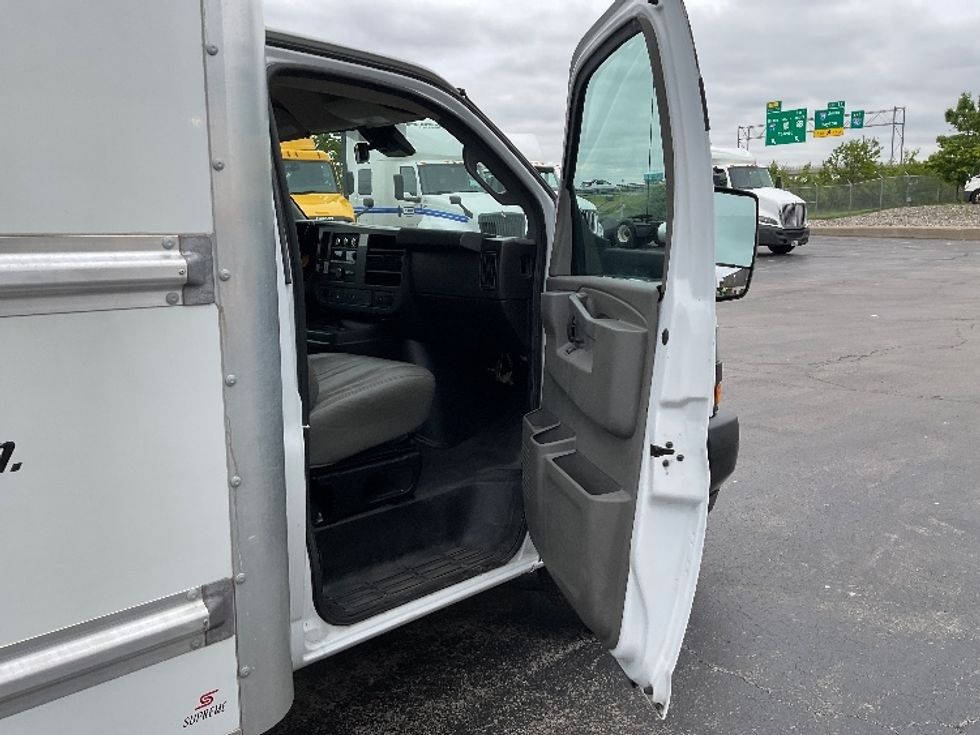 Light Duty Box Truck-Light and Medium Duty Trucks-GMC-2021-Savana G33903-Perrysburg-OH-95,077\n\t\tmiles-$ 29,750 - Image 20