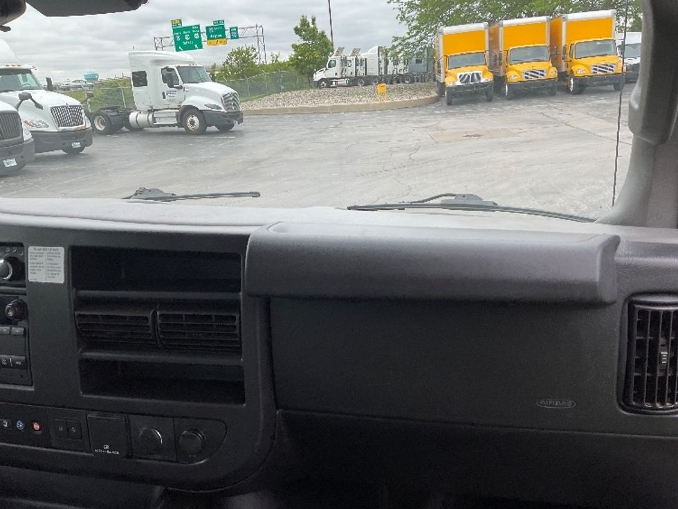 Light Duty Box Truck-Light and Medium Duty Trucks-GMC-2021-Savana G33903-Perrysburg-OH-95,077\n\t\tmiles-$ 29,750 - Image 21