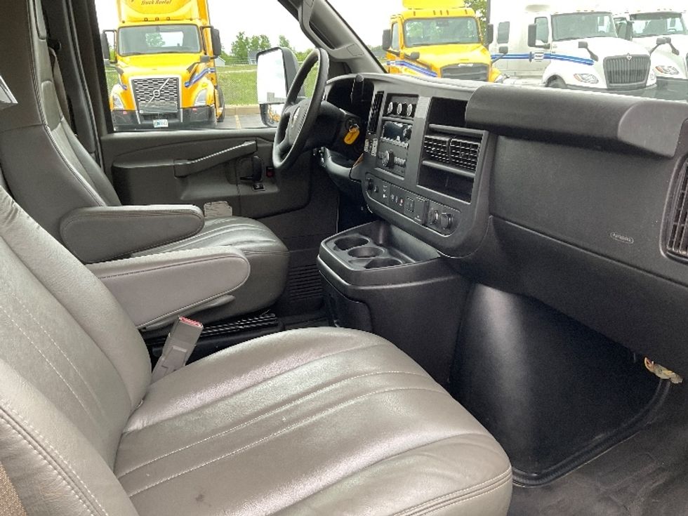 Light Duty Box Truck-Light and Medium Duty Trucks-GMC-2021-Savana G33903-Perrysburg-OH-95,077\n\t\tmiles-$ 29,750 - Image 22
