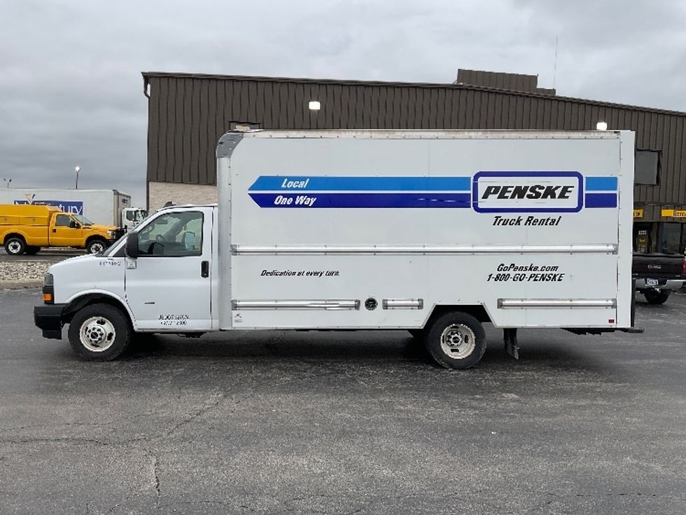Light Duty Box Truck-Light and Medium Duty Trucks-GMC-2021-Savana G33903-Perrysburg-OH-95,077\n\t\tmiles-$ 29,750 - Image 4