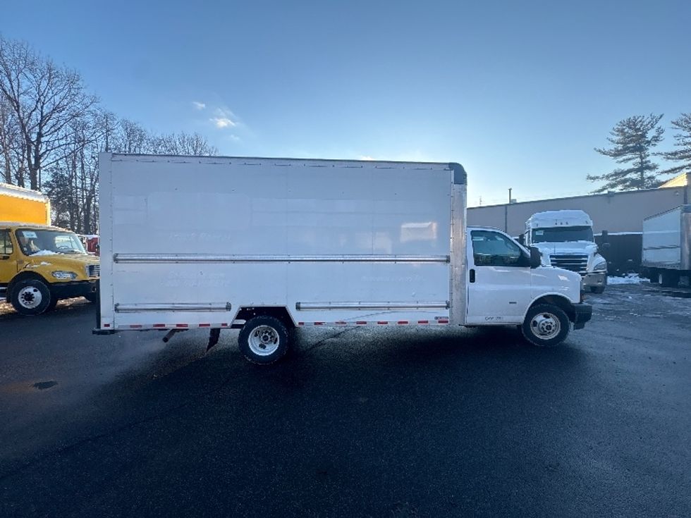 Light Duty Box Truck-Light and Medium Duty Trucks-GMC-2021-Savana G33903-Philadelphia-PA-101,149\n\t\tmiles-$ 28,500 - Image 15