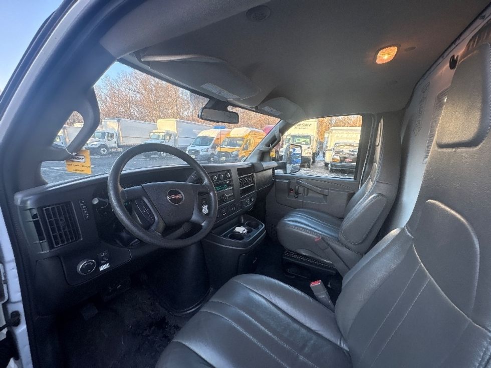 Light Duty Box Truck-Light and Medium Duty Trucks-GMC-2021-Savana G33903-Philadelphia-PA-101,149\n\t\tmiles-$ 28,500 - Image 17