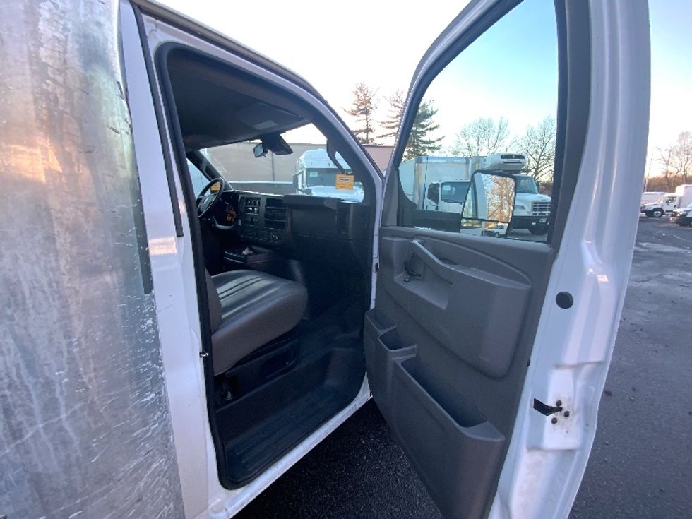 Light Duty Box Truck-Light and Medium Duty Trucks-GMC-2021-Savana G33903-Philadelphia-PA-101,149\n\t\tmiles-$ 28,500 - Image 20