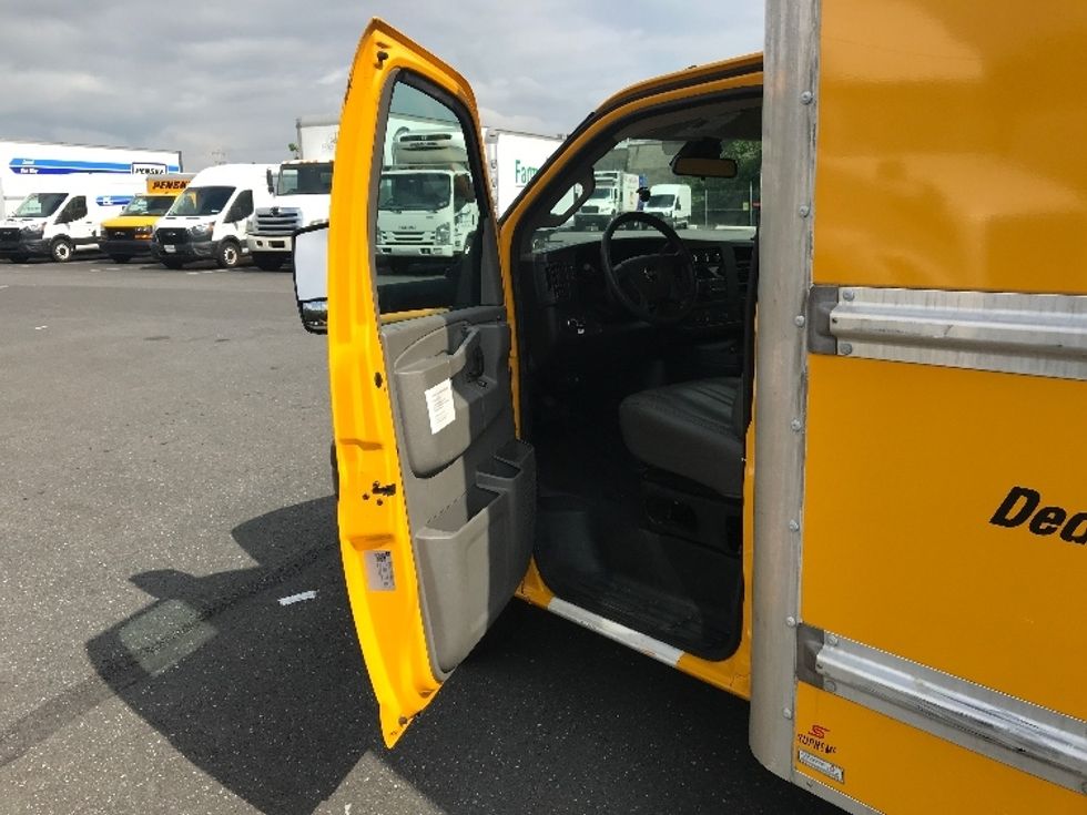 Light Duty Box Truck-Light and Medium Duty Trucks-GMC-2021-Savana G33903-Philadelphia-PA-105,787\n\t\tmiles-$ 23,500 - Image 16