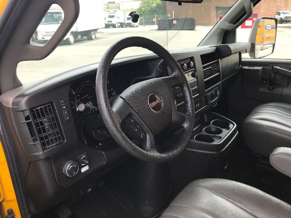 Light Duty Box Truck-Light and Medium Duty Trucks-GMC-2021-Savana G33903-Philadelphia-PA-105,787\n\t\tmiles-$ 23,500 - Image 17