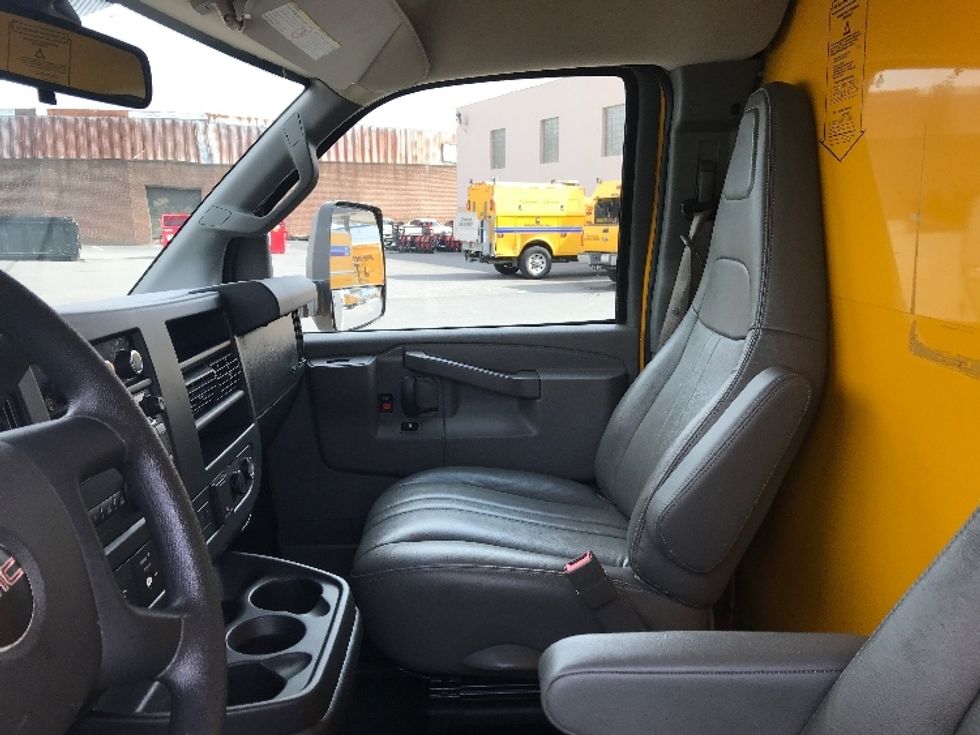 Light Duty Box Truck-Light and Medium Duty Trucks-GMC-2021-Savana G33903-Philadelphia-PA-105,787\n\t\tmiles-$ 23,500 - Image 19