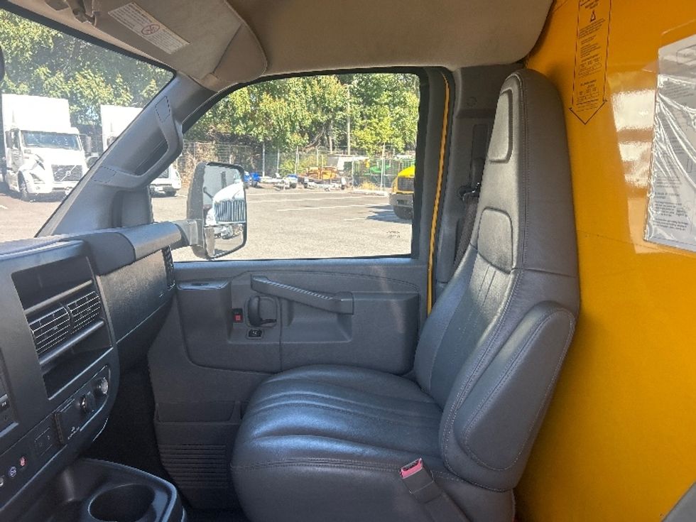 Light Duty Box Truck-Light and Medium Duty Trucks-GMC-2021-Savana G33903-Philadelphia-PA-115,794\n\t\tmiles-$ 22,250 - Image 19