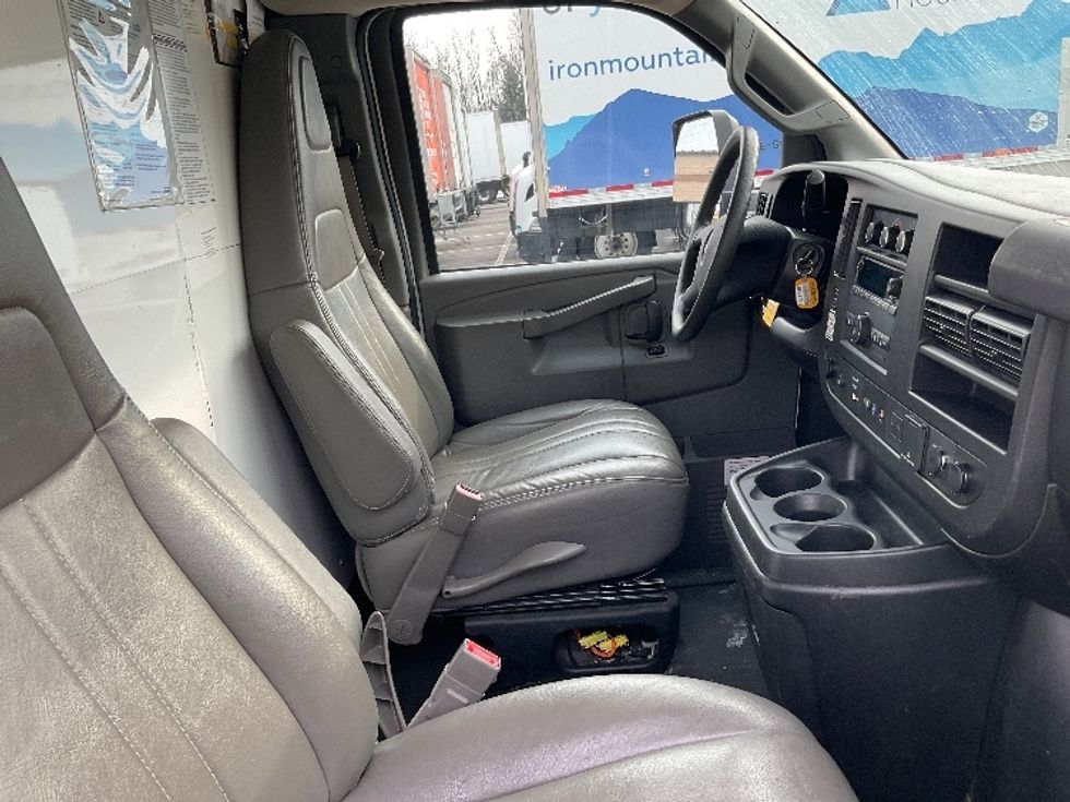 Light Duty Box Truck-Light and Medium Duty Trucks-GMC-2021-Savana G33903-Philadelphia-PA-86,790\n\t\tmiles-$ 30,000 - Image 22