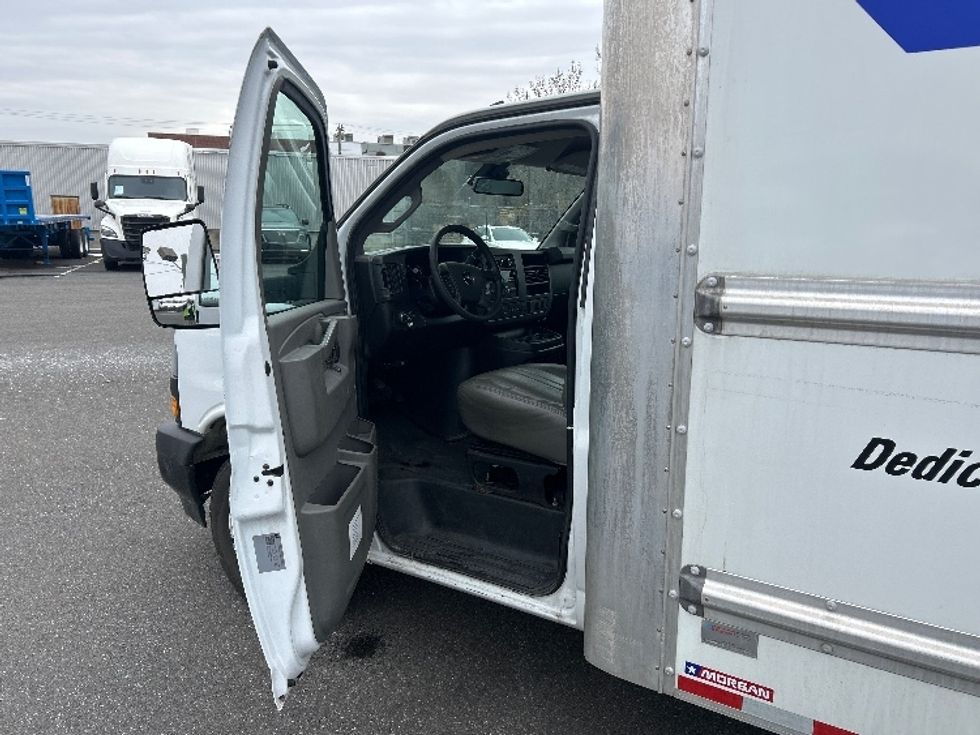 Light Duty Box Truck-Light and Medium Duty Trucks-GMC-2021-Savana G33903-Philadelphia-PA-89,036\n\t\tmiles-$ 29,750 - Image 16