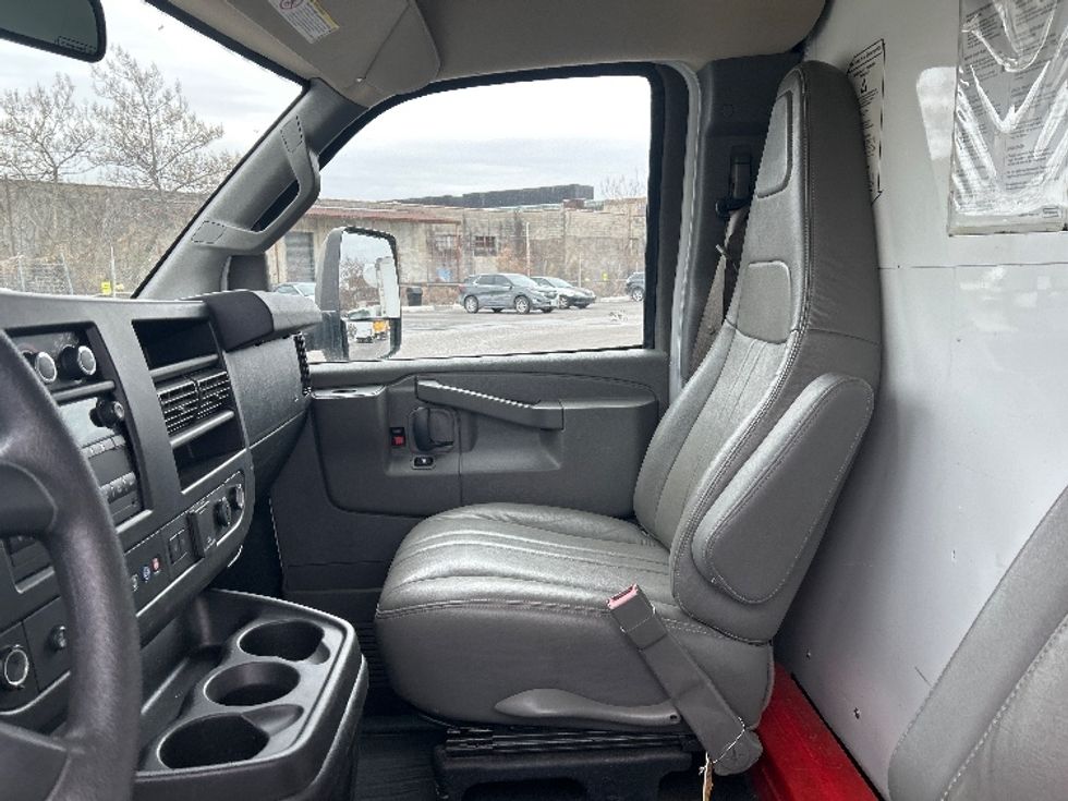 Light Duty Box Truck-Light and Medium Duty Trucks-GMC-2021-Savana G33903-Philadelphia-PA-89,036\n\t\tmiles-$ 29,750 - Image 19