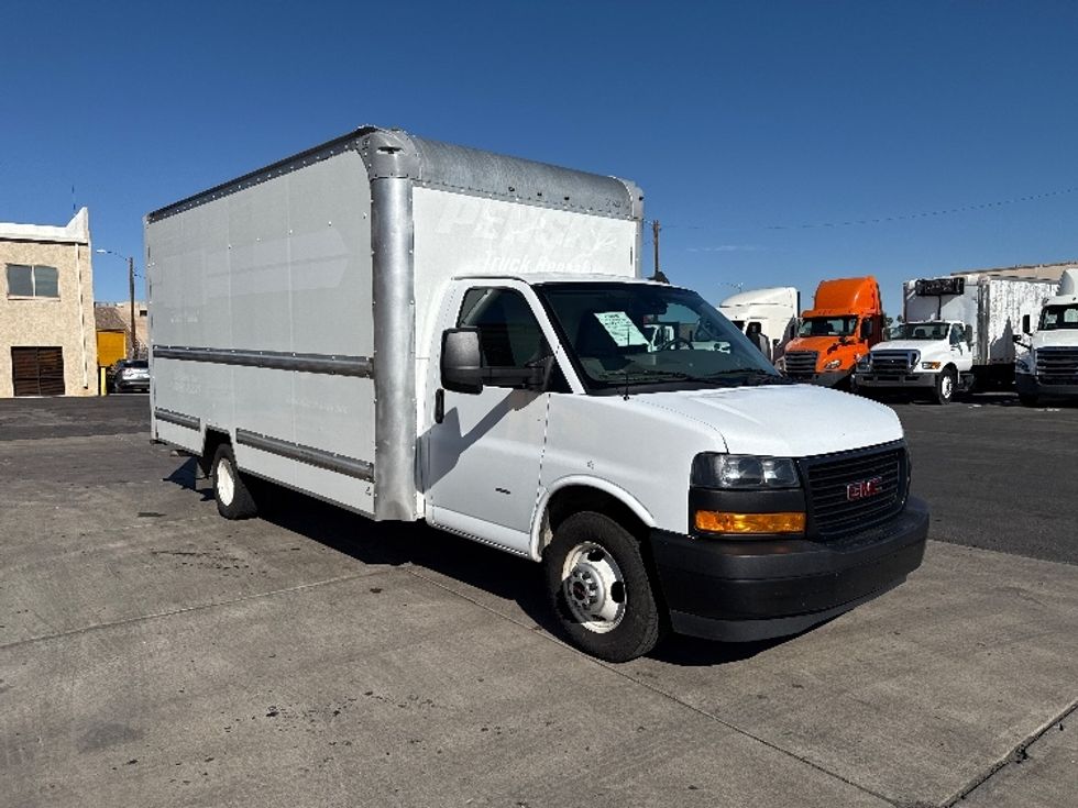 Light Duty Box Truck-Light and Medium Duty Trucks-GMC-2021-Savana G33903-Phoenix-AZ-101,194\n\t\tmiles-$ 27,000 - Image 1