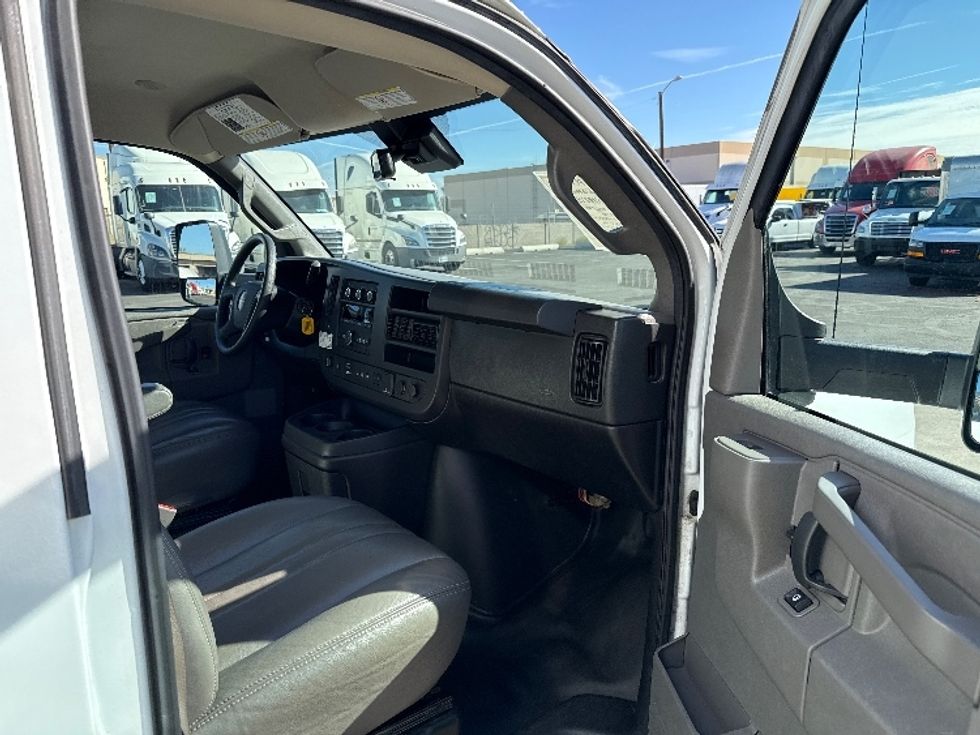 Light Duty Box Truck-Light and Medium Duty Trucks-GMC-2021-Savana G33903-Phoenix-AZ-101,194\n\t\tmiles-$ 27,000 - Image 19