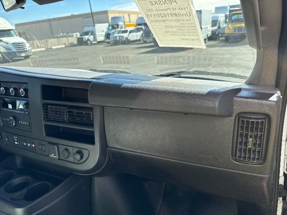 Light Duty Box Truck-Light and Medium Duty Trucks-GMC-2021-Savana G33903-Phoenix-AZ-101,194\n\t\tmiles-$ 27,000 - Image 20