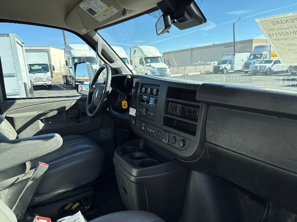 Light Duty Box Truck-Light and Medium Duty Trucks-GMC-2021-Savana G33903-Phoenix-AZ-101,194\n\t\tmiles-$ 27,000 - Image 21