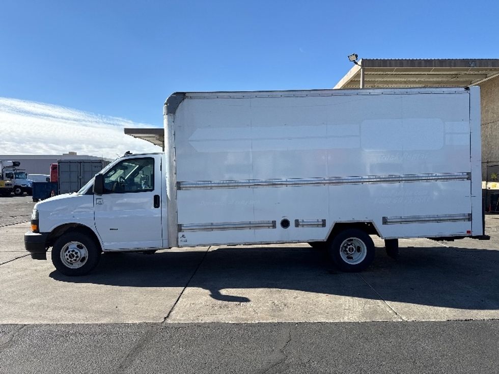 Light Duty Box Truck-Light and Medium Duty Trucks-GMC-2021-Savana G33903-Phoenix-AZ-101,194\n\t\tmiles-$ 27,000 - Image 4