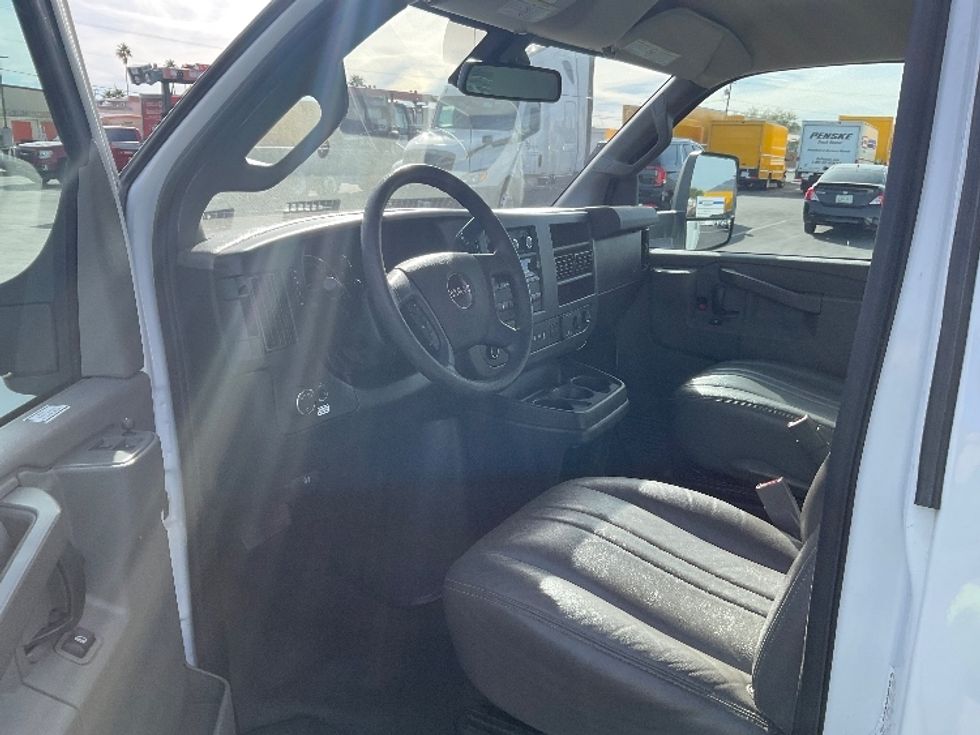 Light Duty Box Truck-Light and Medium Duty Trucks-GMC-2021-Savana G33903-Phoenix-AZ-105,010\n\t\tmiles-$ 26,750 - Image 15