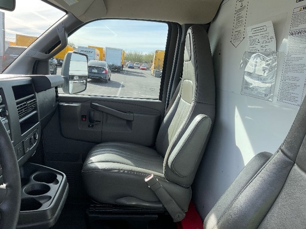 Light Duty Box Truck-Light and Medium Duty Trucks-GMC-2021-Savana G33903-Phoenix-AZ-105,010\n\t\tmiles-$ 26,750 - Image 18