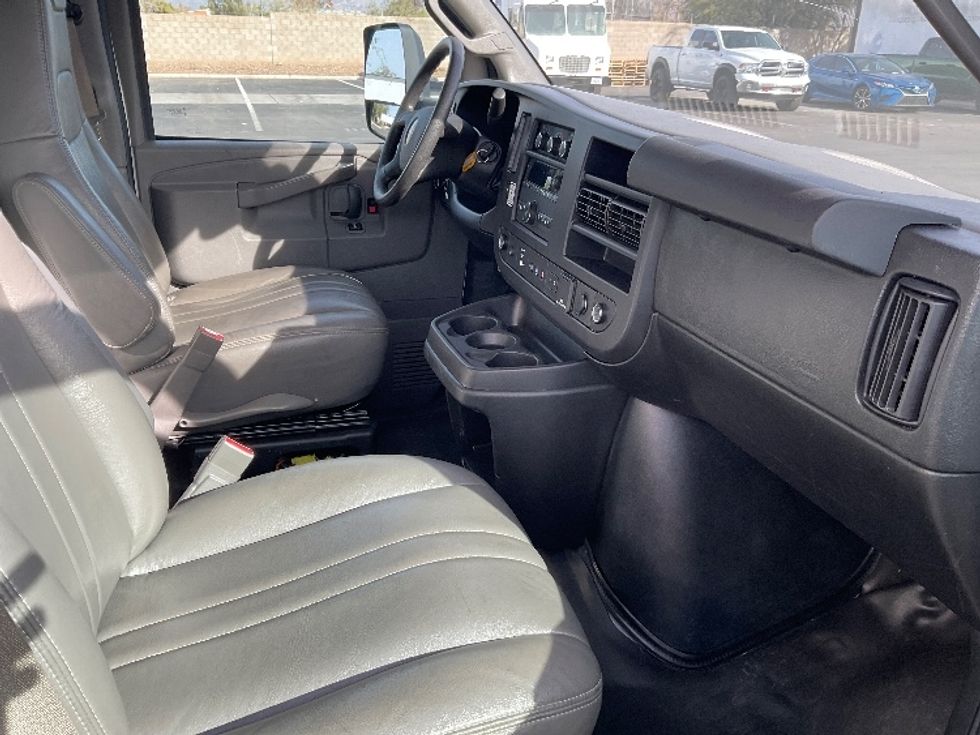 Light Duty Box Truck-Light and Medium Duty Trucks-GMC-2021-Savana G33903-Phoenix-AZ-105,010\n\t\tmiles-$ 26,750 - Image 21