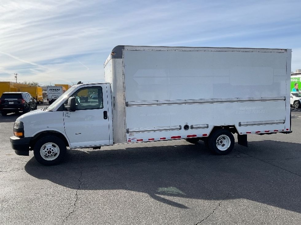 Light Duty Box Truck-Light and Medium Duty Trucks-GMC-2021-Savana G33903-Phoenix-AZ-105,010\n\t\tmiles-$ 26,750 - Image 4