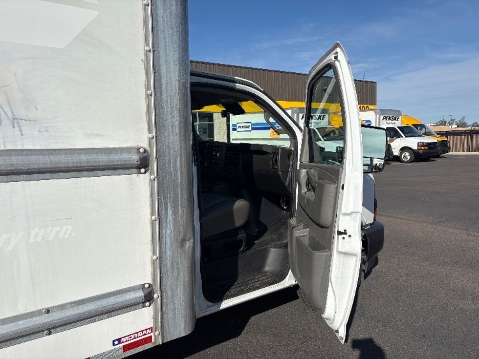 Light Duty Box Truck-Light and Medium Duty Trucks-GMC-2021-Savana G33903-Phoenix-AZ-107,400\n\t\tmiles-$ 26,500 - Image 19