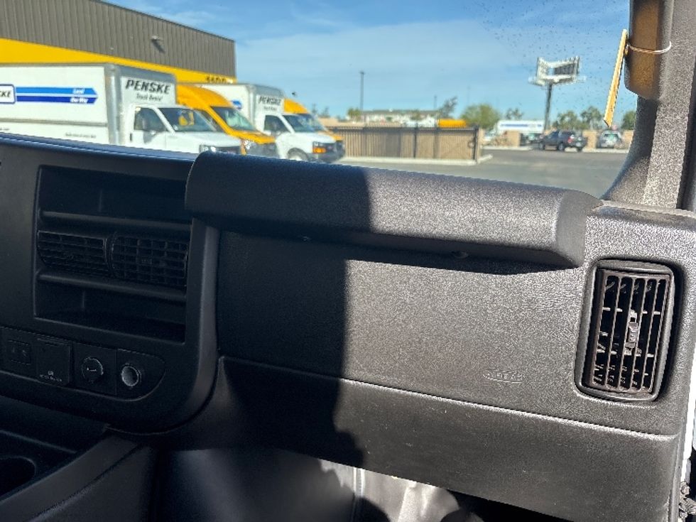 Light Duty Box Truck-Light and Medium Duty Trucks-GMC-2021-Savana G33903-Phoenix-AZ-107,400\n\t\tmiles-$ 26,500 - Image 20