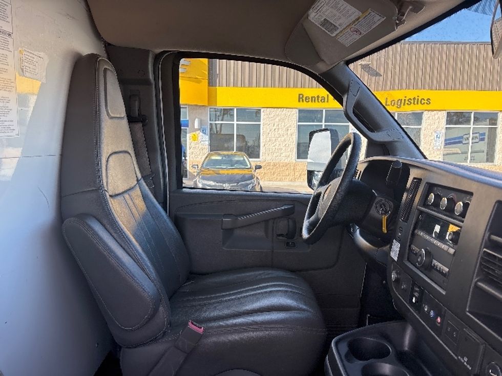 Light Duty Box Truck-Light and Medium Duty Trucks-GMC-2021-Savana G33903-Phoenix-AZ-107,400\n\t\tmiles-$ 26,500 - Image 21