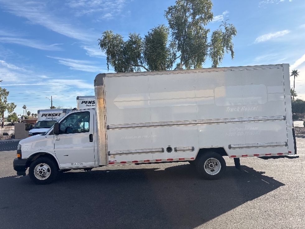 Light Duty Box Truck-Light and Medium Duty Trucks-GMC-2021-Savana G33903-Phoenix-AZ-107,400\n\t\tmiles-$ 26,500 - Image 4