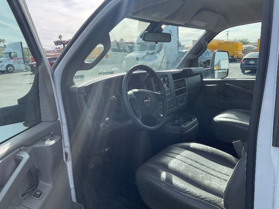 Light Duty Box Truck-Light and Medium Duty Trucks-GMC-2021-Savana G33903-Phoenix-AZ-107,577\n\t\tmiles-$ 29,250 - Image 15