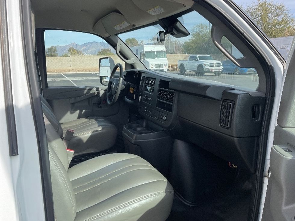 Light Duty Box Truck-Light and Medium Duty Trucks-GMC-2021-Savana G33903-Phoenix-AZ-107,577\n\t\tmiles-$ 29,250 - Image 19