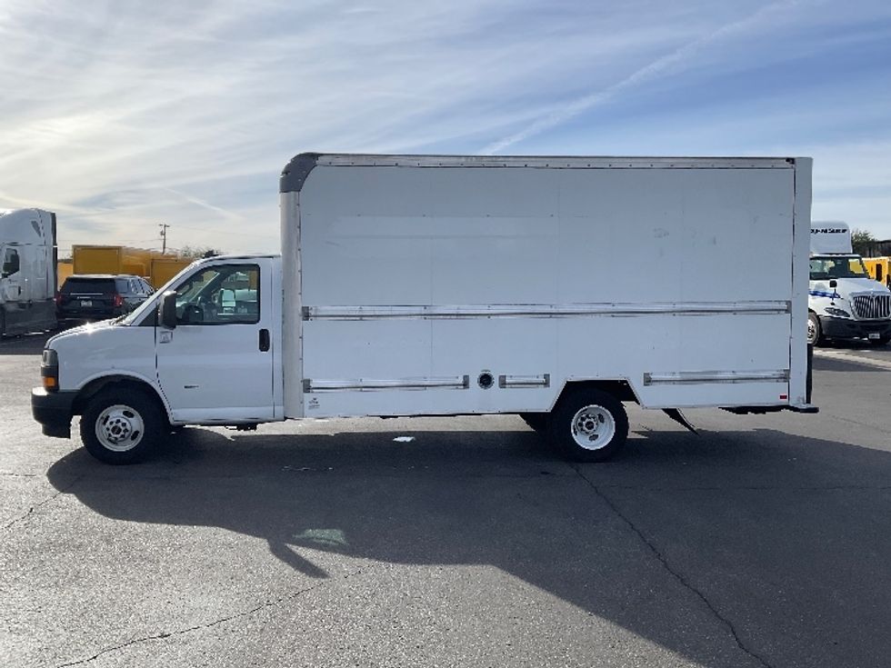 Light Duty Box Truck-Light and Medium Duty Trucks-GMC-2021-Savana G33903-Phoenix-AZ-107,577\n\t\tmiles-$ 29,250 - Image 4