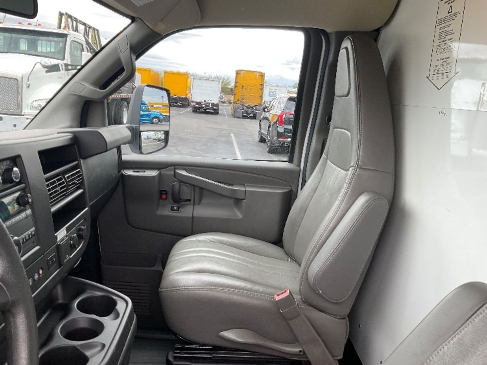 Light Duty Box Truck-Light and Medium Duty Trucks-GMC-2021-Savana G33903-Phoenix-AZ-108,213\n\t\tmiles-$ 26,250 - Image 18