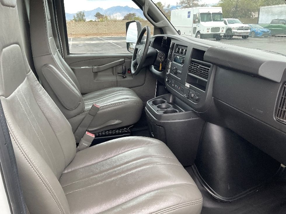 Light Duty Box Truck-Light and Medium Duty Trucks-GMC-2021-Savana G33903-Phoenix-AZ-108,213\n\t\tmiles-$ 26,250 - Image 21