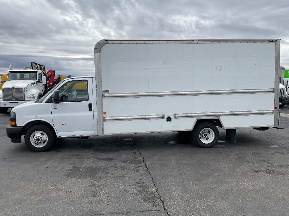 Light Duty Box Truck-Light and Medium Duty Trucks-GMC-2021-Savana G33903-Phoenix-AZ-108,213\n\t\tmiles-$ 26,250 - Image 4