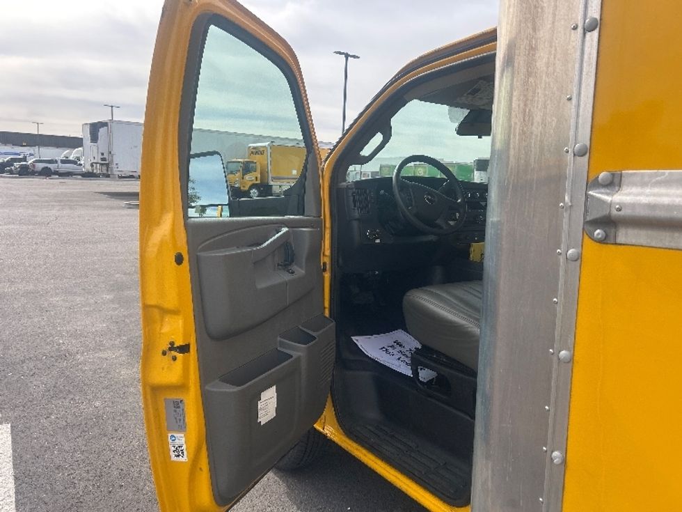 Light Duty Box Truck-Light and Medium Duty Trucks-GMC-2021-Savana G33903-Phoenix-AZ-108,653\n\t\tmiles-$ 23,500 - Image 14