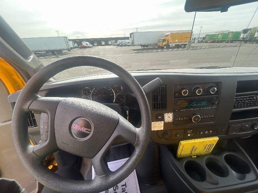 Light Duty Box Truck-Light and Medium Duty Trucks-GMC-2021-Savana G33903-Phoenix-AZ-108,653\n\t\tmiles-$ 23,500 - Image 16