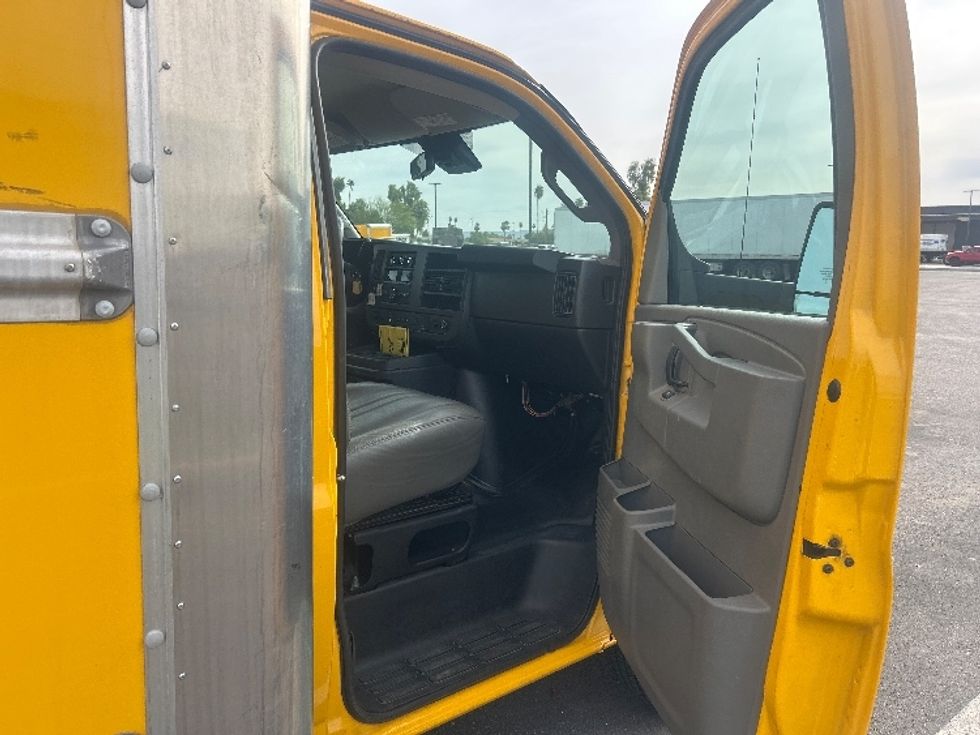 Light Duty Box Truck-Light and Medium Duty Trucks-GMC-2021-Savana G33903-Phoenix-AZ-108,653\n\t\tmiles-$ 23,500 - Image 18