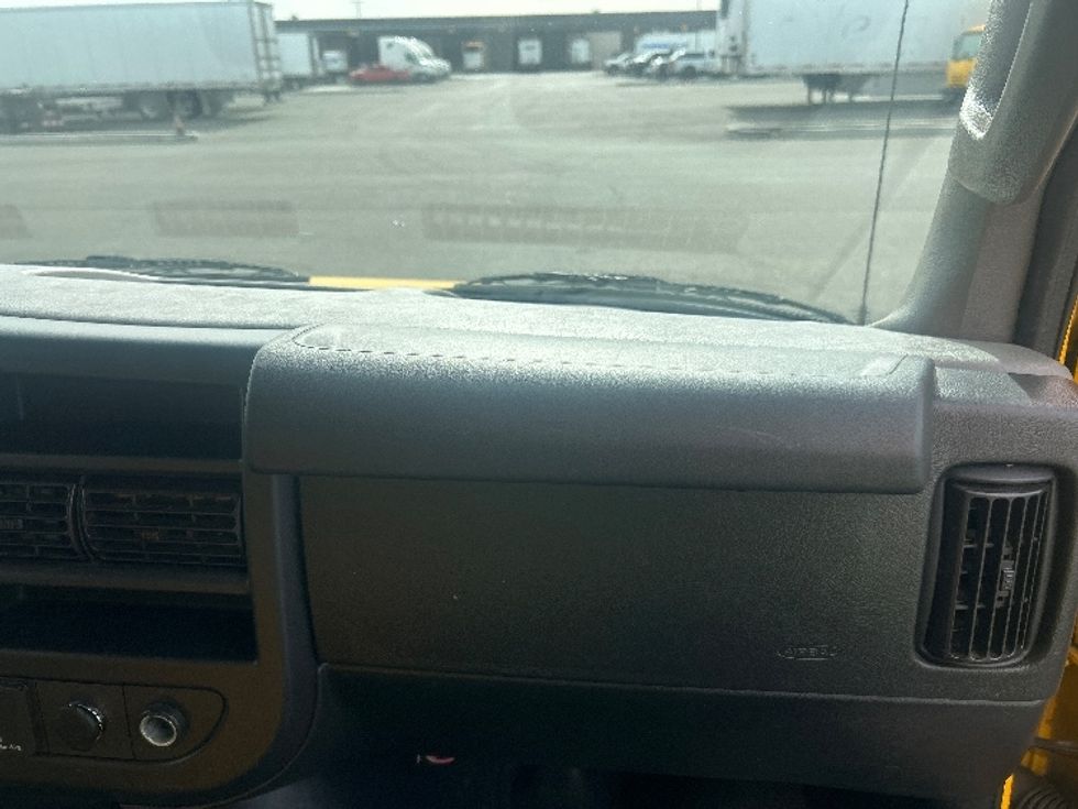 Light Duty Box Truck-Light and Medium Duty Trucks-GMC-2021-Savana G33903-Phoenix-AZ-108,653\n\t\tmiles-$ 23,500 - Image 19