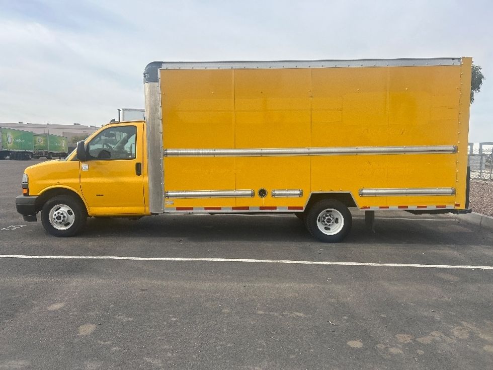 Light Duty Box Truck-Light and Medium Duty Trucks-GMC-2021-Savana G33903-Phoenix-AZ-108,653\n\t\tmiles-$ 23,500 - Image 4