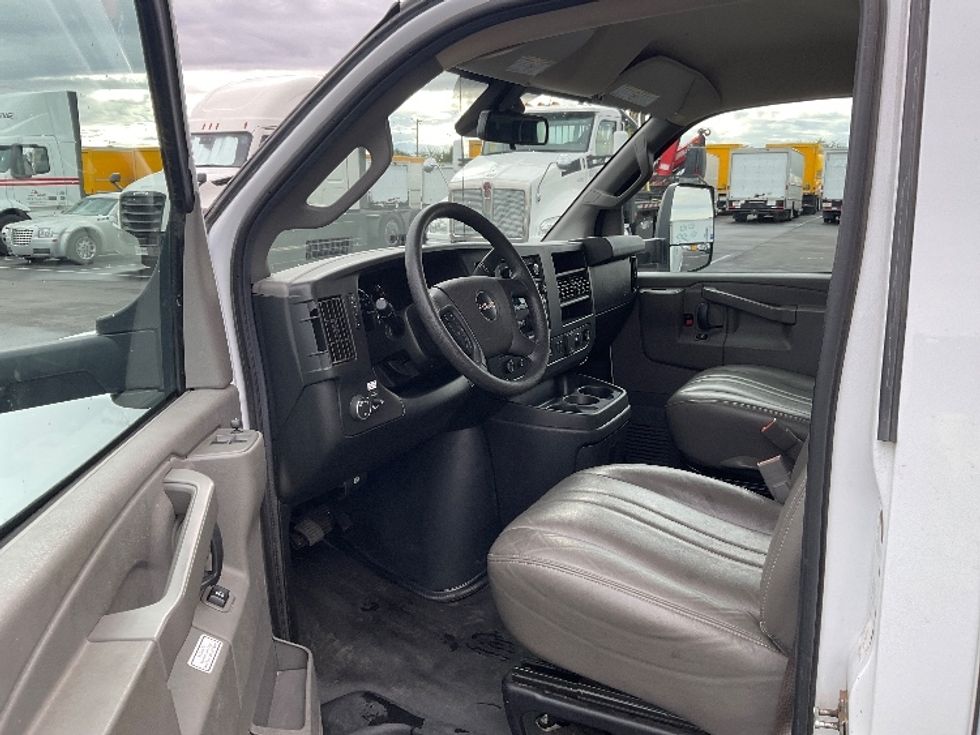 Light Duty Box Truck-Light and Medium Duty Trucks-GMC-2021-Savana G33903-Phoenix-AZ-108,700\n\t\tmiles-$ 26,250 - Image 15