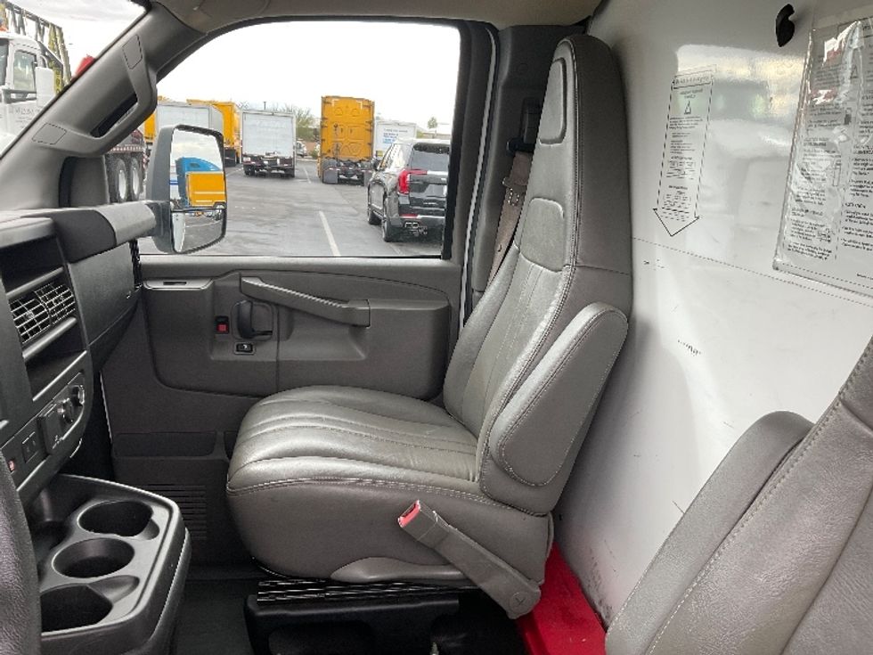 Light Duty Box Truck-Light and Medium Duty Trucks-GMC-2021-Savana G33903-Phoenix-AZ-108,700\n\t\tmiles-$ 26,250 - Image 18