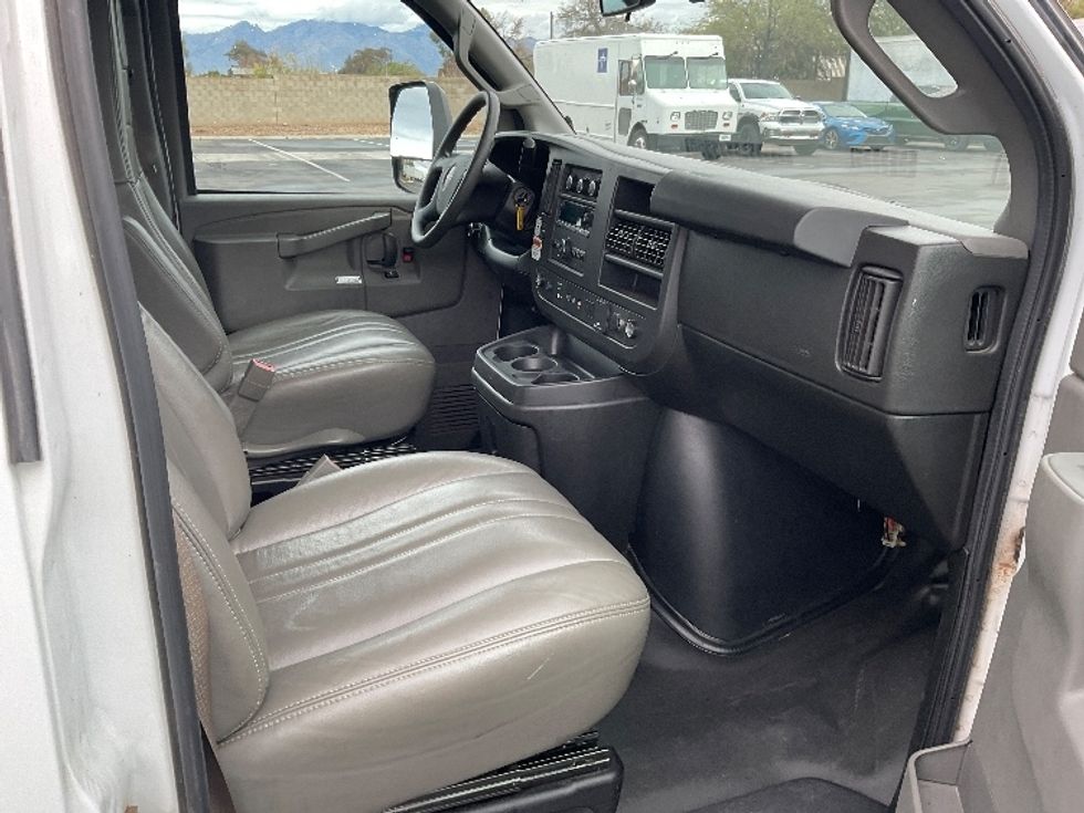 Light Duty Box Truck-Light and Medium Duty Trucks-GMC-2021-Savana G33903-Phoenix-AZ-108,700\n\t\tmiles-$ 26,250 - Image 19