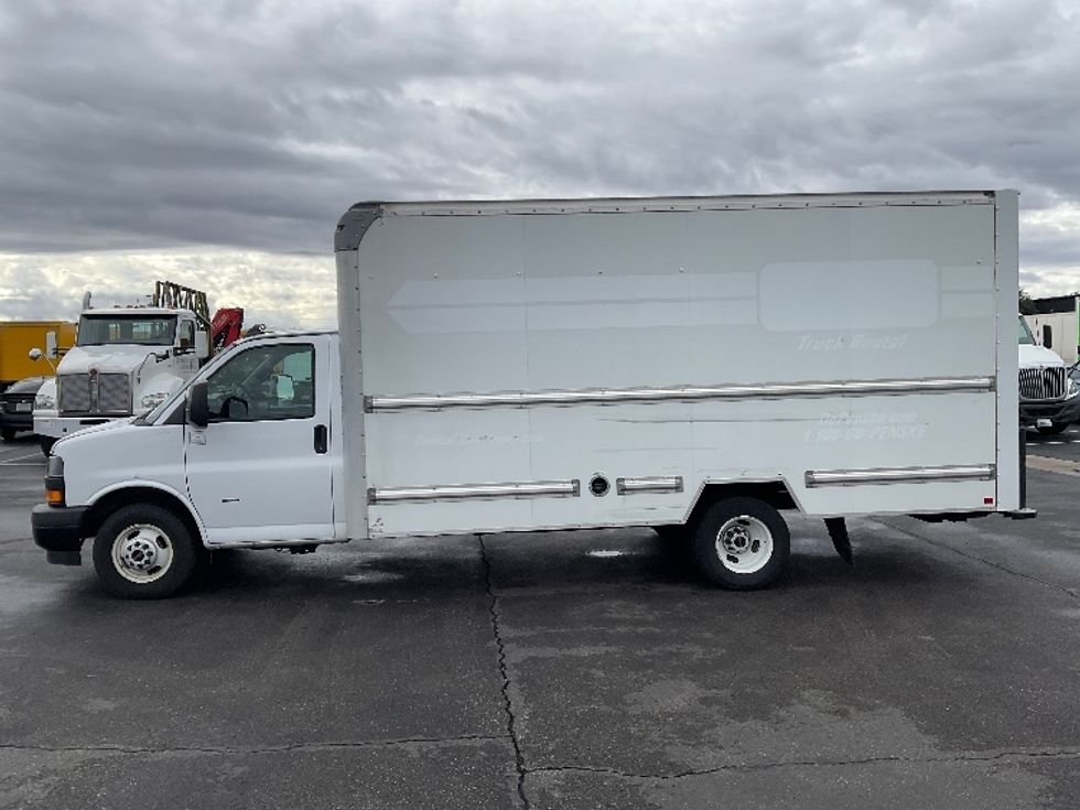 Light Duty Box Truck-Light and Medium Duty Trucks-GMC-2021-Savana G33903-Phoenix-AZ-108,700\n\t\tmiles-$ 26,250 - Image 4