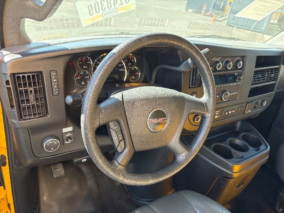 Light Duty Box Truck-Light and Medium Duty Trucks-GMC-2021-Savana G33903-Phoenix-AZ-112,523\n\t\tmiles-$ 23,250 - Image 15