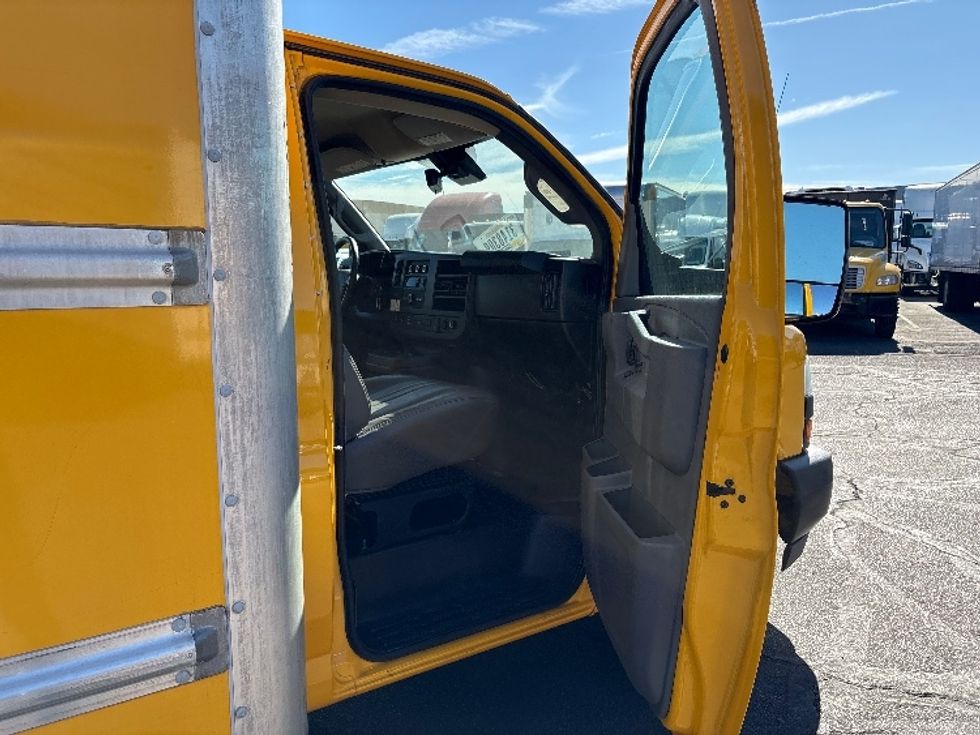 Light Duty Box Truck-Light and Medium Duty Trucks-GMC-2021-Savana G33903-Phoenix-AZ-112,523\n\t\tmiles-$ 23,250 - Image 18