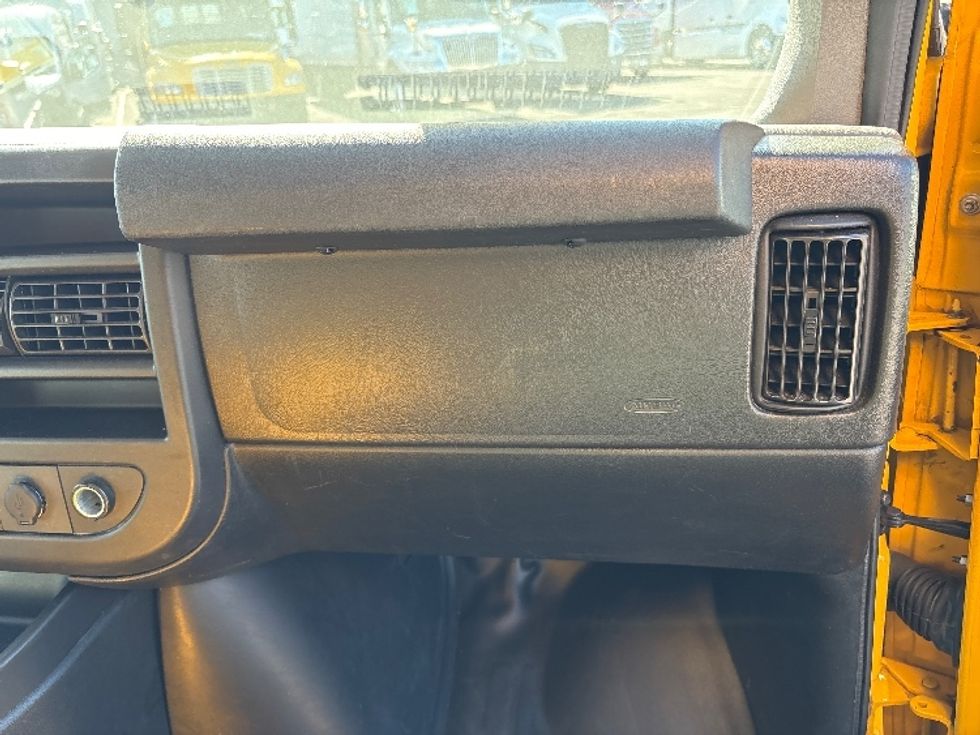 Light Duty Box Truck-Light and Medium Duty Trucks-GMC-2021-Savana G33903-Phoenix-AZ-112,523\n\t\tmiles-$ 23,250 - Image 19