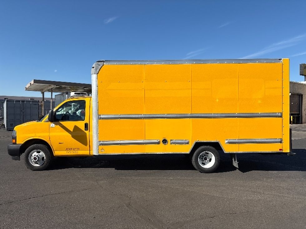 Light Duty Box Truck-Light and Medium Duty Trucks-GMC-2021-Savana G33903-Phoenix-AZ-112,523\n\t\tmiles-$ 23,250 - Image 4