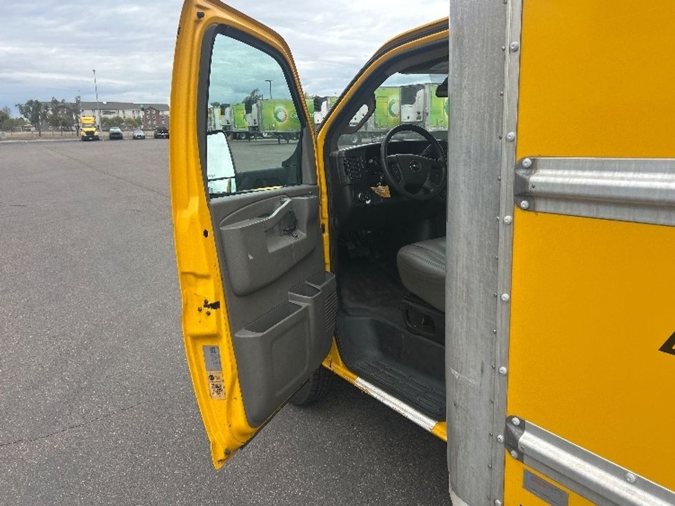 Light Duty Box Truck-Light and Medium Duty Trucks-GMC-2021-Savana G33903-Phoenix-AZ-115,169\n\t\tmiles-$ 26,000 - Image 16